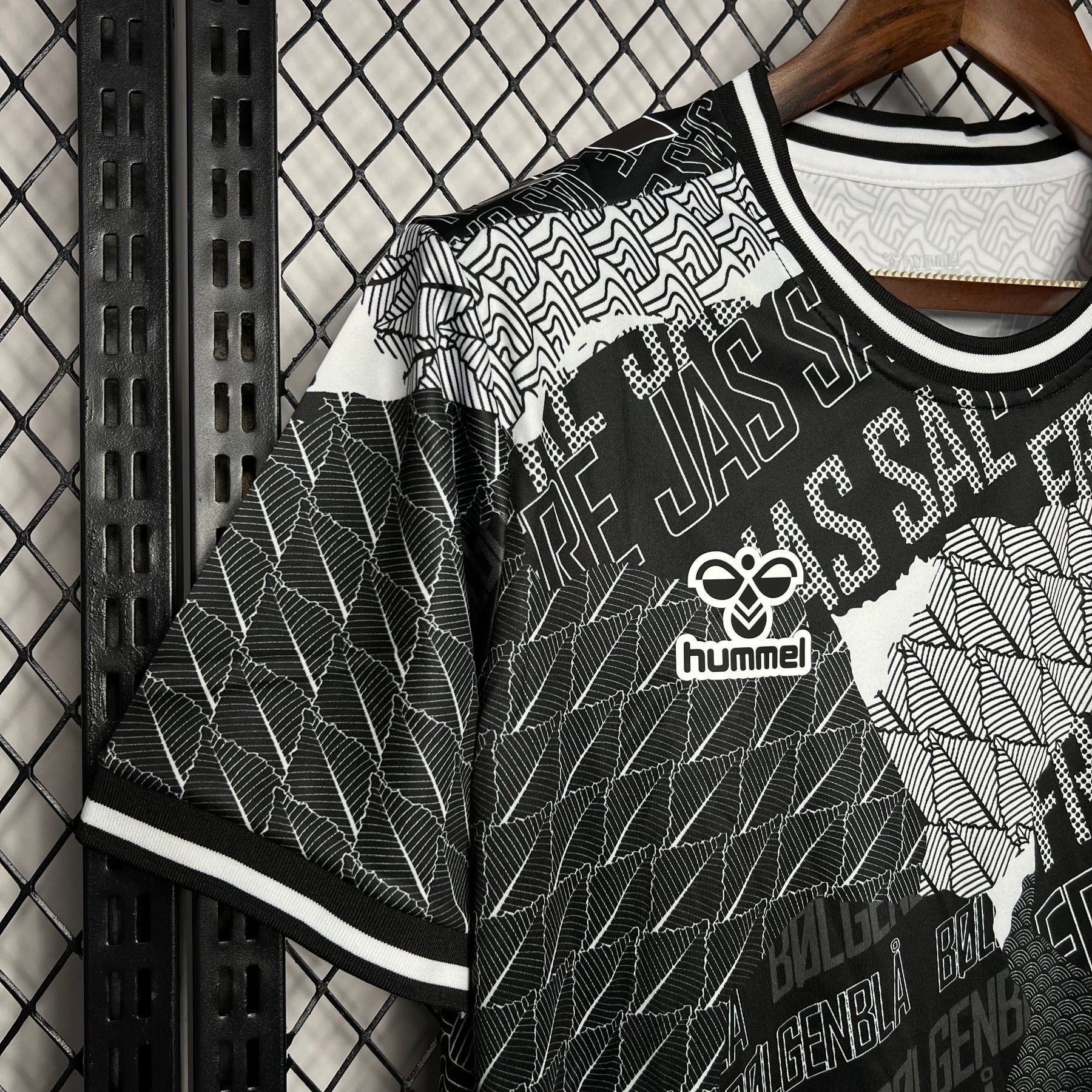 Camisa Dinamarca Pré-Jogo 24/25 - Versão (Torcedor) Masculina