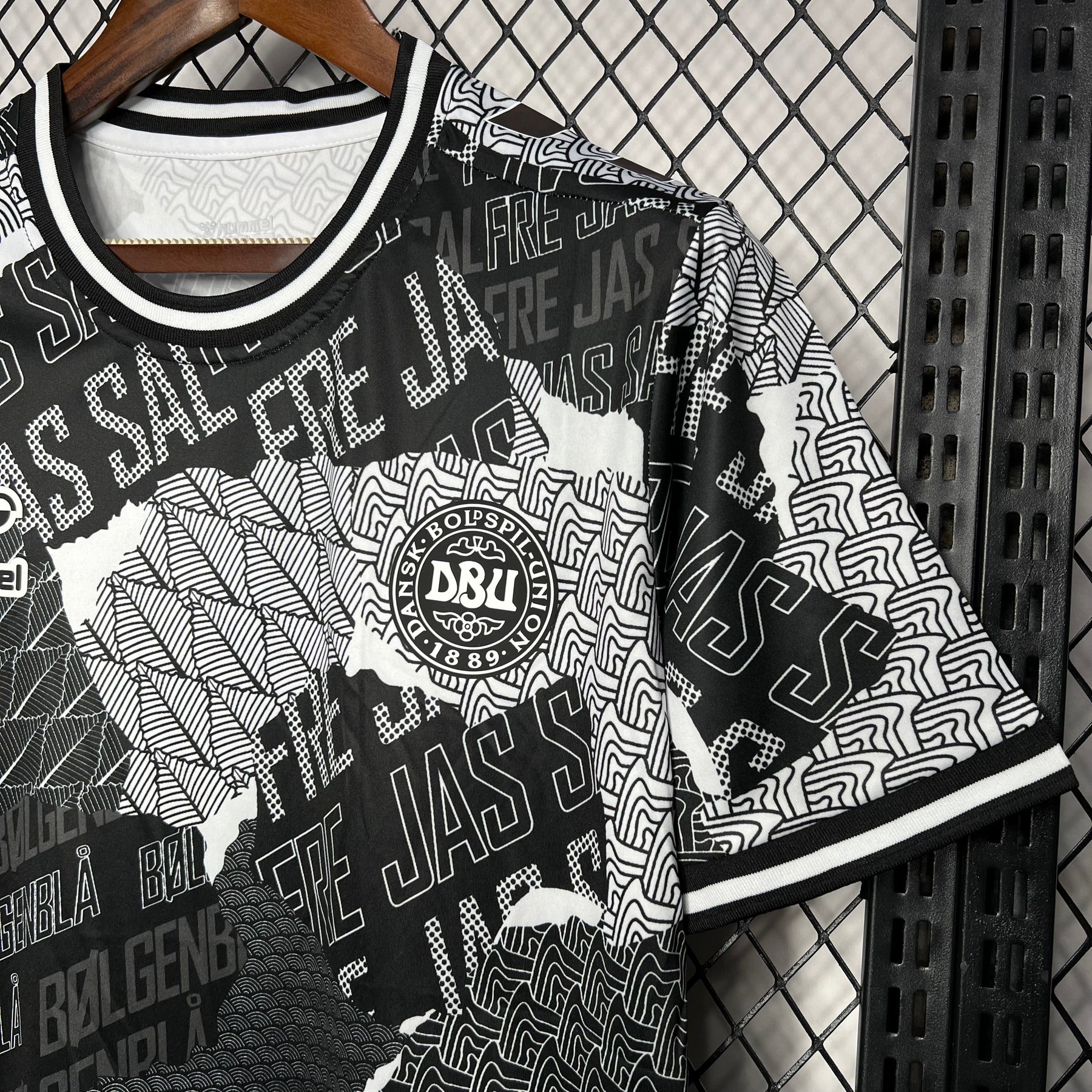 Camisa Dinamarca Pré-Jogo 24/25 - Versão (Torcedor) Masculina