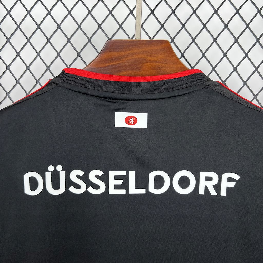 Camisa Fortuna Düsseldorf Edição-Especial Vermelha 24/25 - (Torcedor) Masculina
