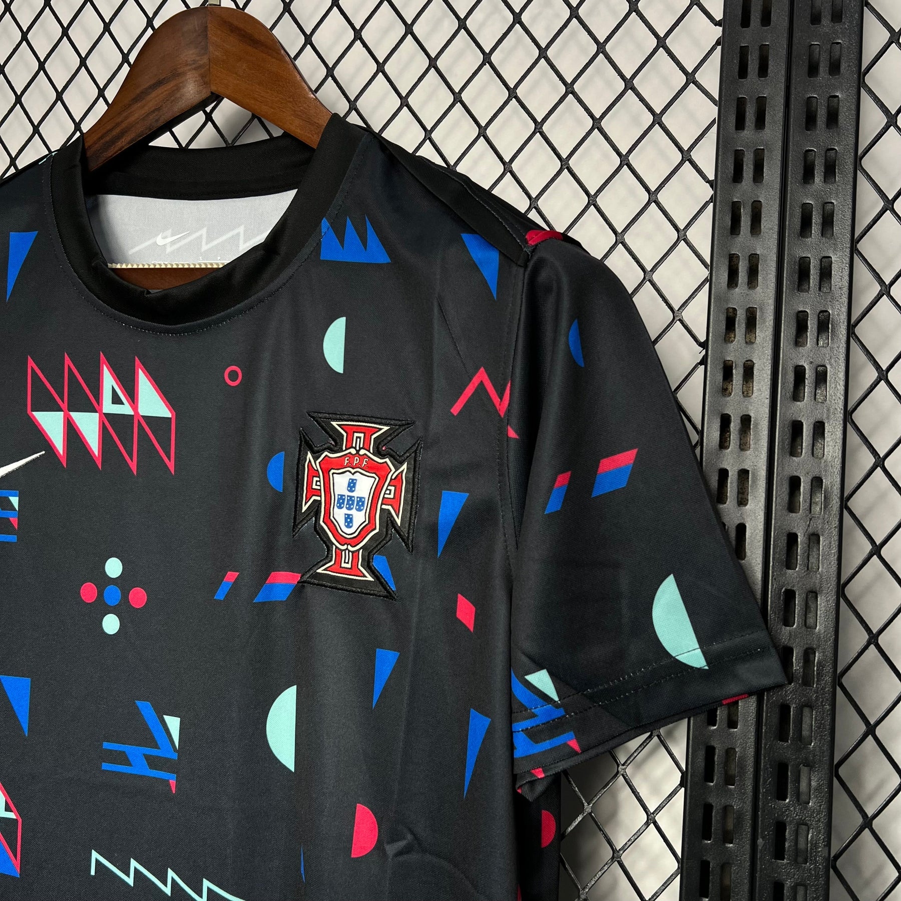 Camisa Portugal Pré-Jogo 24/25 - (Torcedor) Masculina