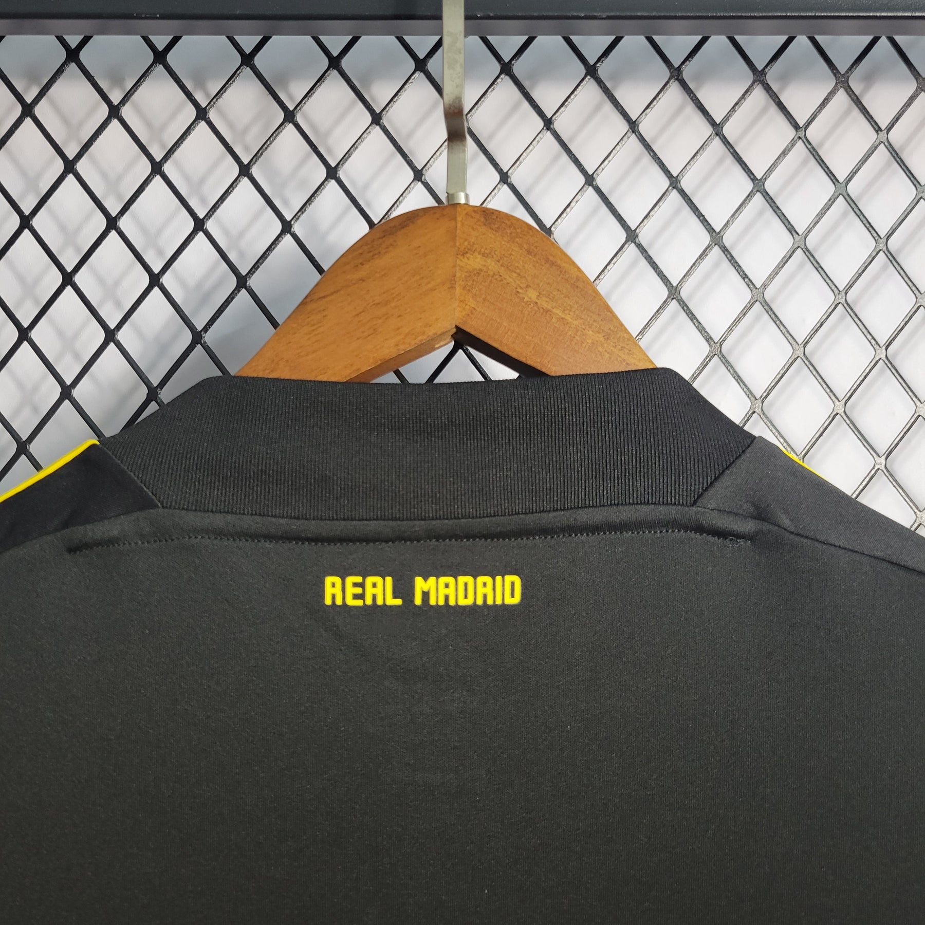 Camisa Real Madrid Goleiro Preta 11/12 - Versão (Retrô)