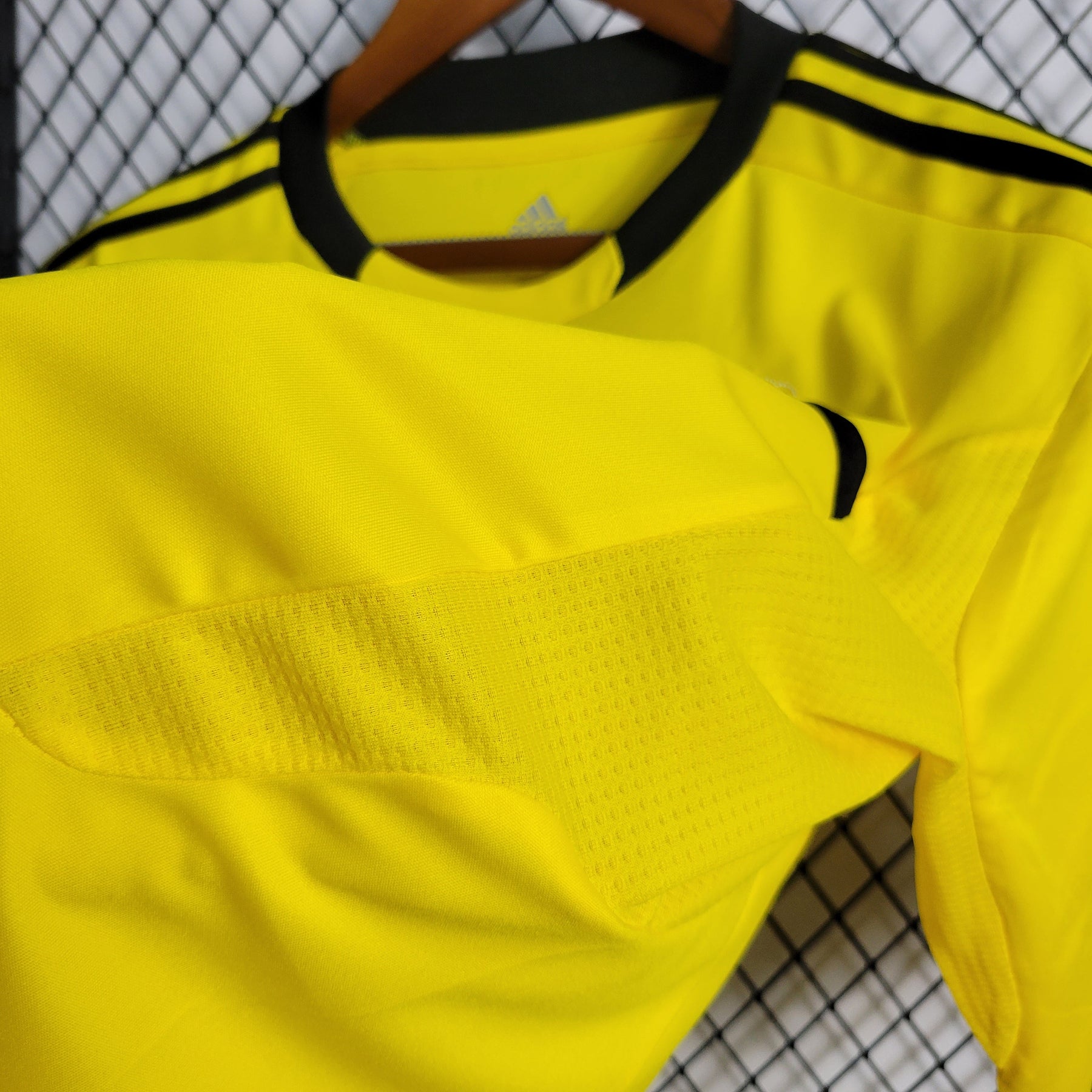 Camisa Real Madrid Goleiro Amarela 11/12 - Versão (Retrô)