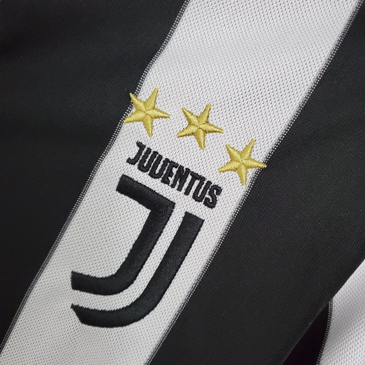 Camisa Juventus Titular 17/18 - Versão (Retrô)
