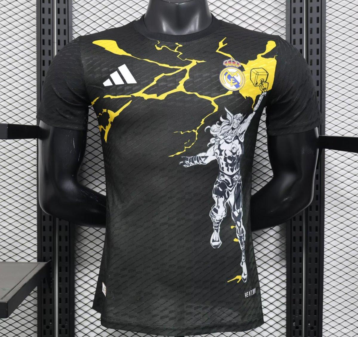 Camisa Real Madrid 25/26 Travel (Marvel) - (Jogador)