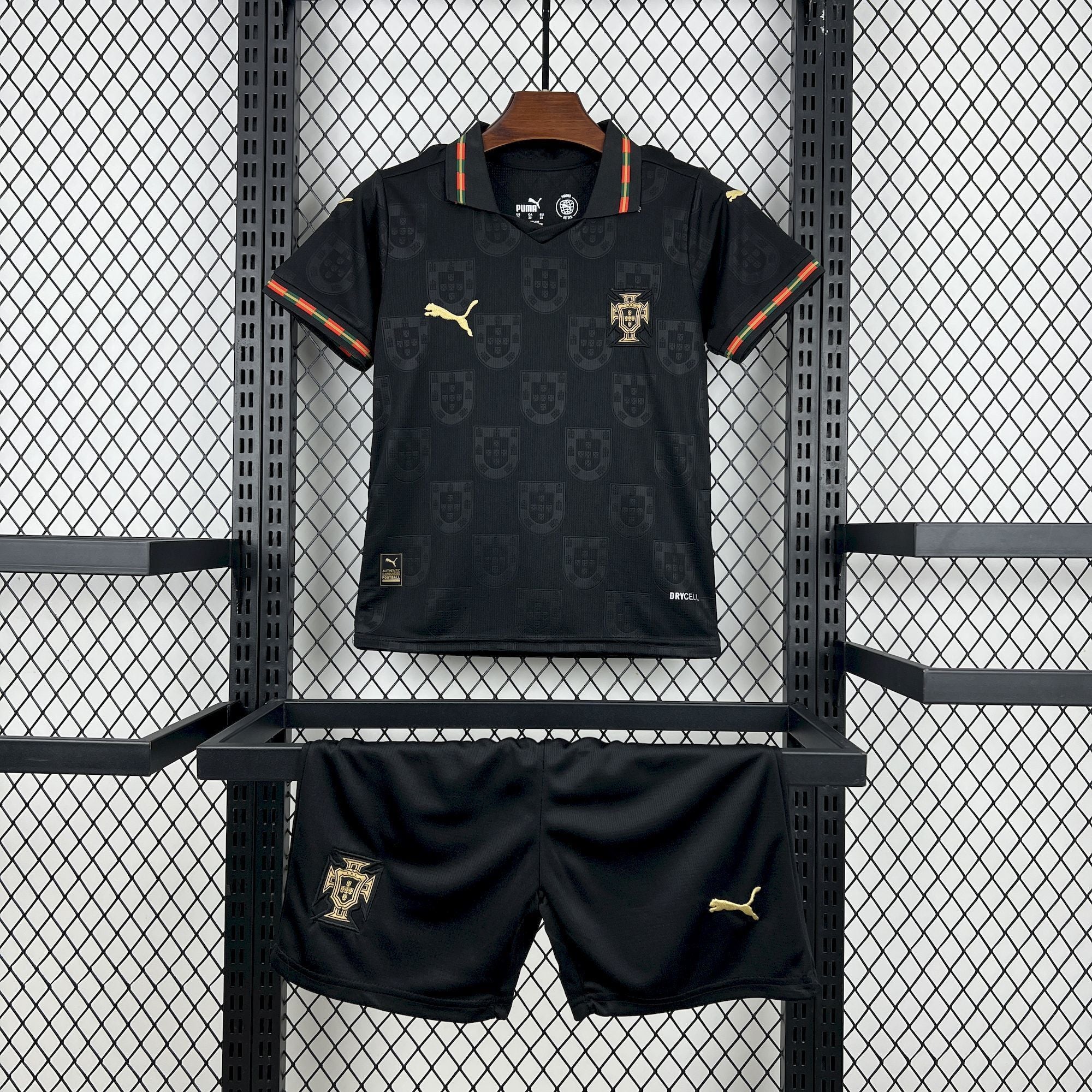 Kit Infantil Portugal 2026 Pantera Negra
