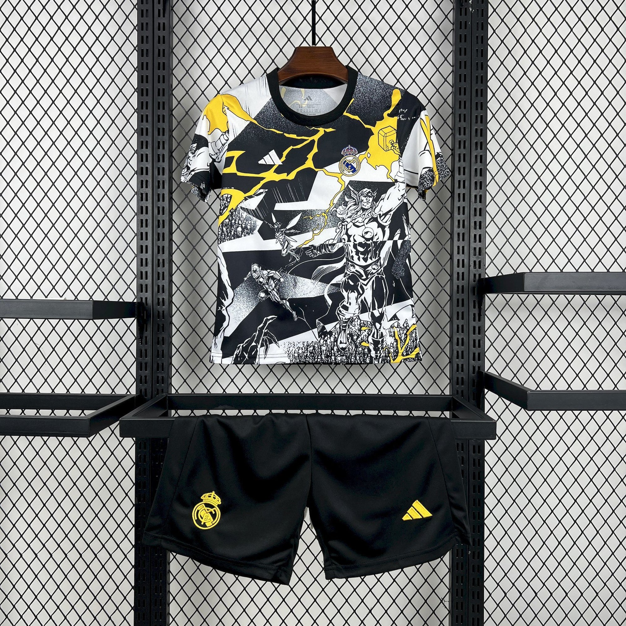 Kit Infantil Real Madrid 25/26 Pré-Jogo (Marvel)