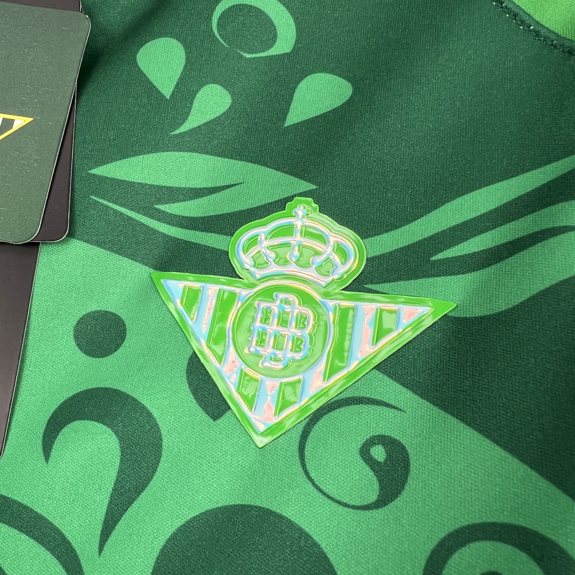 Camisa Real Betis 25/26 Pré-Jogo (Día de los Muertos) - (Torcedor) Manga Longa