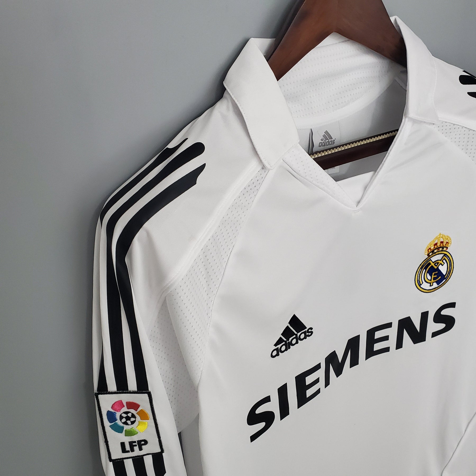 Camisa Real Madrid Titular 05/06 - Versão (Retrô) Manga Comprida