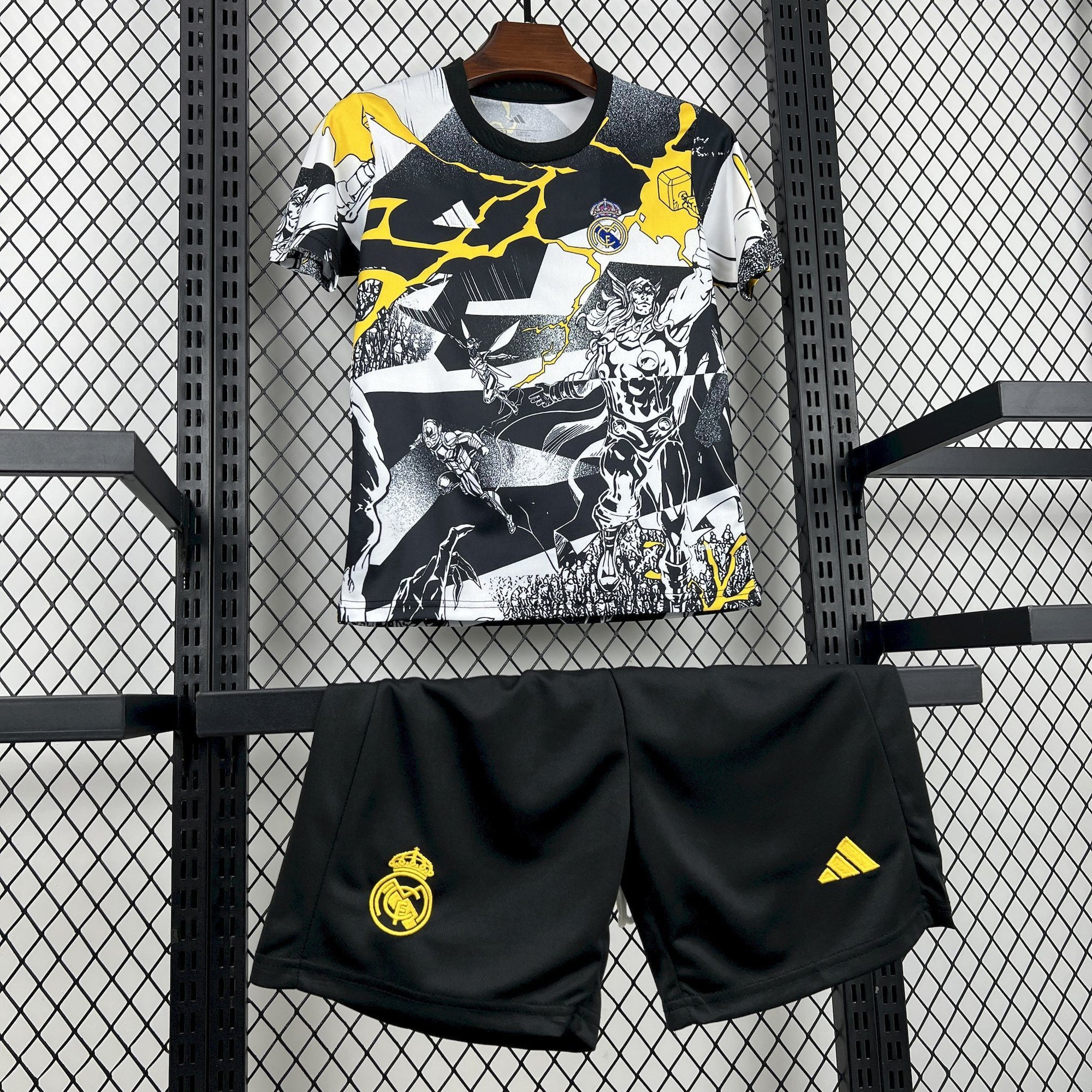 Kit Infantil Real Madrid 25/26 Pré-Jogo (Marvel)