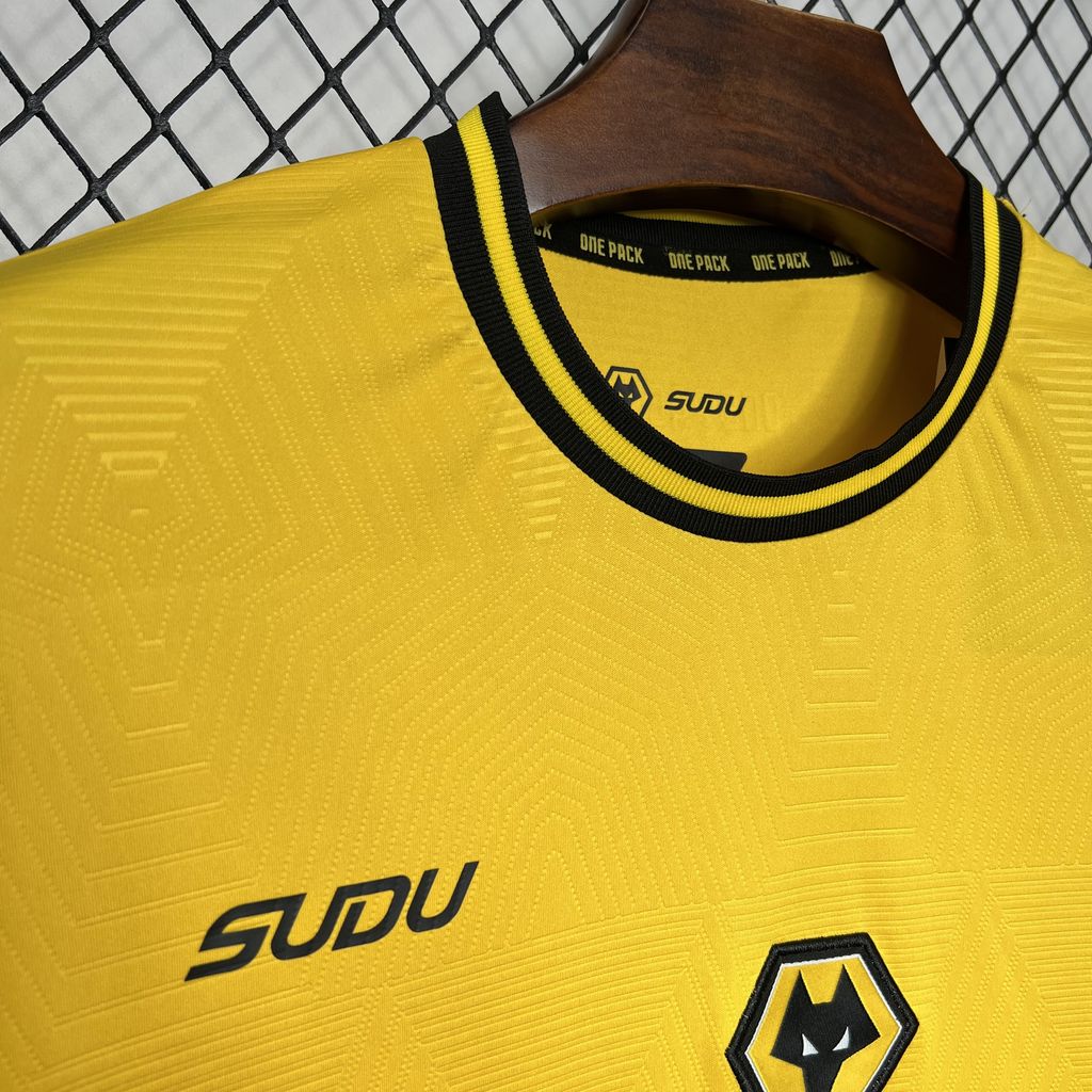 Camisa Wolverhampton Home 24/25 - Versão (Torcedor) Masculina