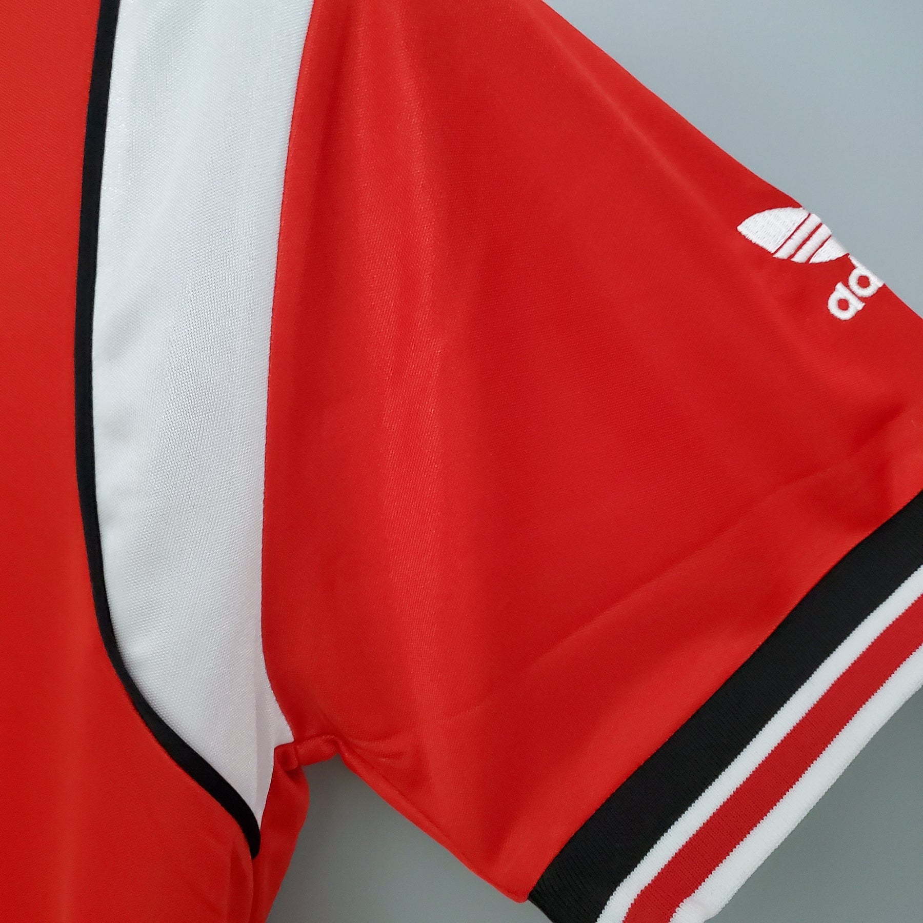 Camisa Manchester United Titular 85/86 - Versão (Retrô)