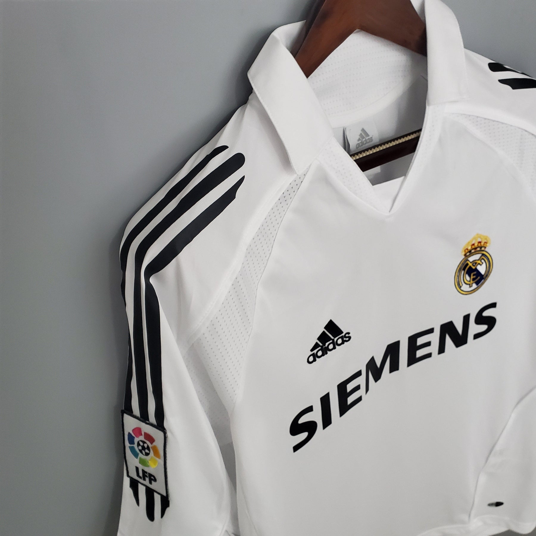 Camisa Real Madrid Titular 05/06 - Versão (Retrô)