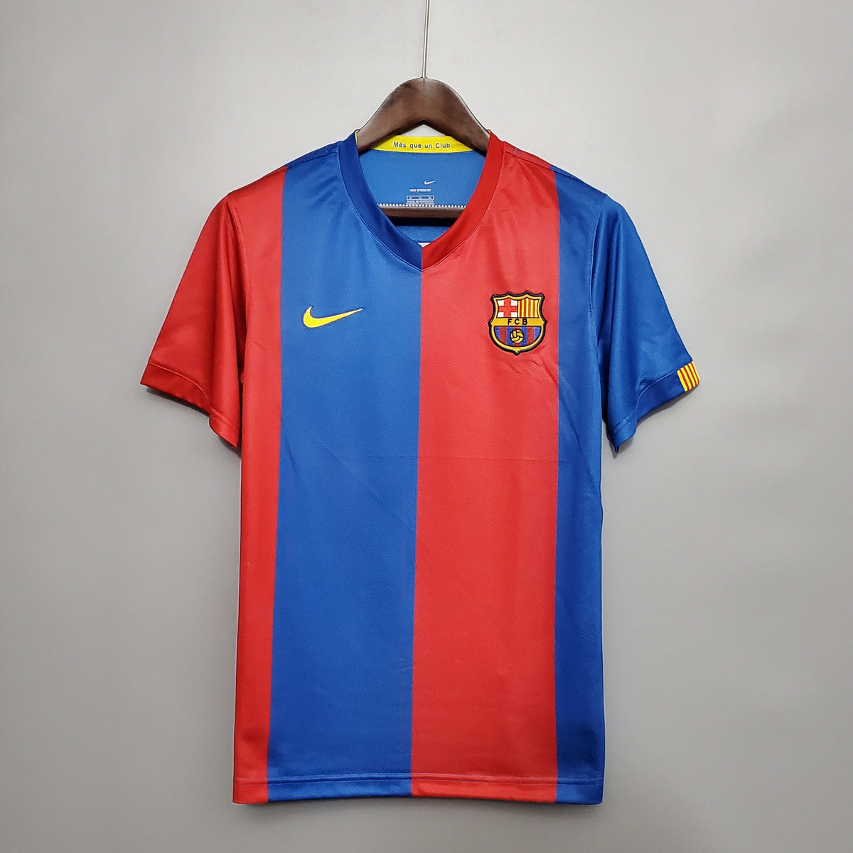 Camisa Barcelona Titular 06/07 - Versão (Retrô)