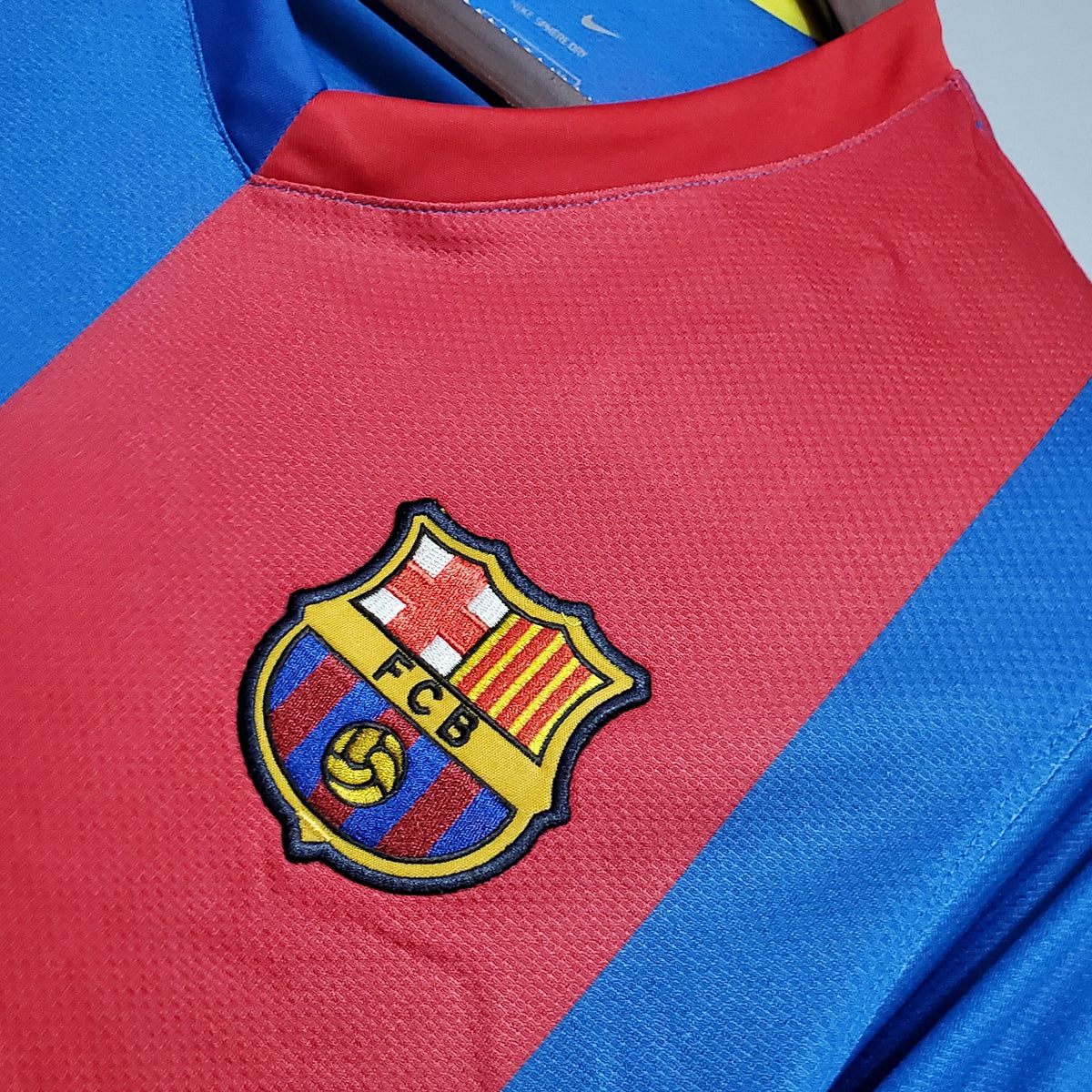 Camisa Barcelona Titular 06/07 - Versão (Retrô) Manga Comprida