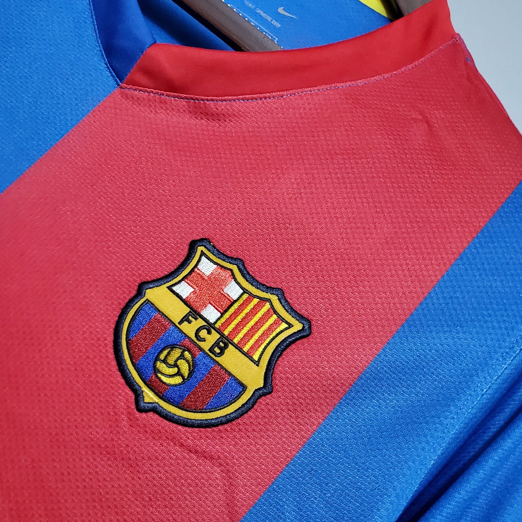 Camisa Barcelona Titular 06/07 - Versão (Retrô) Manga Comprida