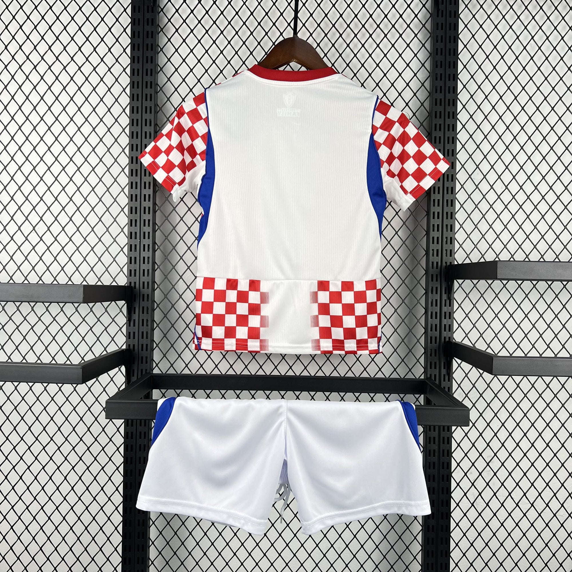 Kit Infantil Croácia 2026 Home