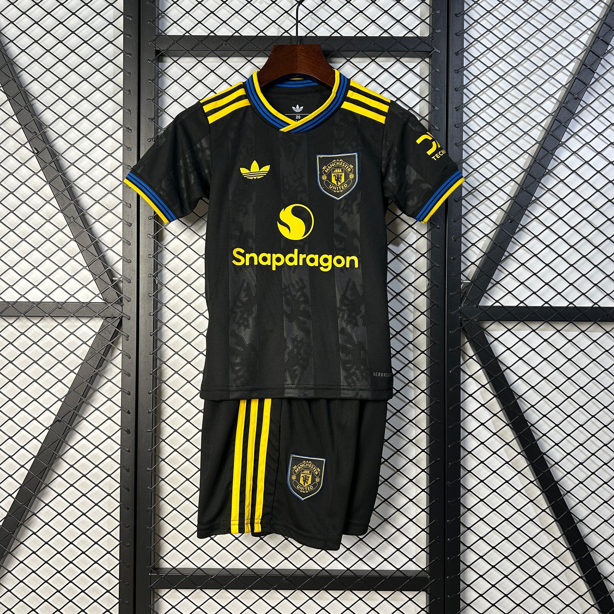 Kit Infantil Manchester United 25/26 Third