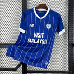 Camisa Cardiff City 25/26 Home - (Torcedor)