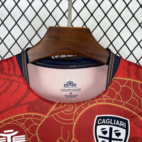 Camisa Cagliari Year of the Snake Limited Edition 24/25 - (Torcedor) Masculina