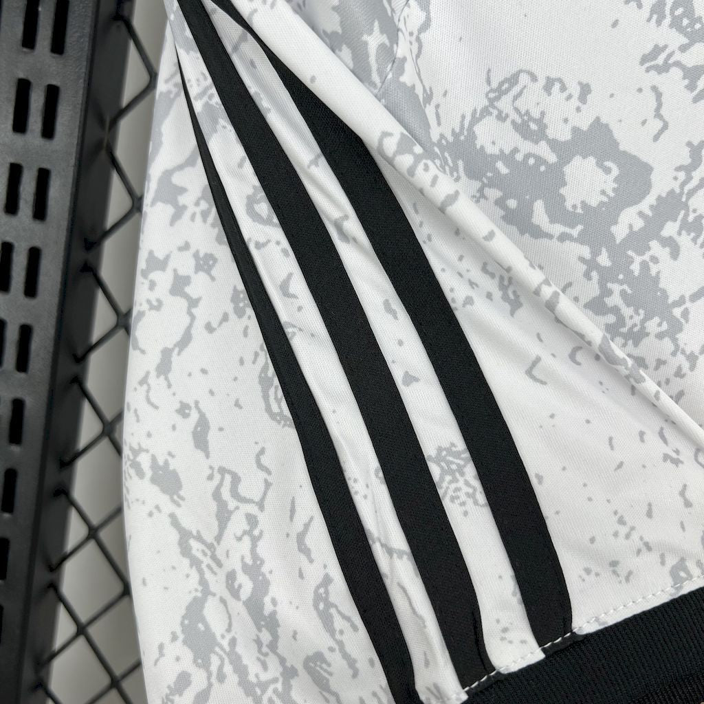 Camisa Juventus Nasa-Inspired Lifestyle Collection 24/25 - (Torcedor) Masculina