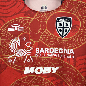 Camisa Cagliari Year of the Snake Limited Edition 24/25 - (Torcedor) Masculina