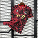 Camisa Sheffield United 24/25 Pré-Jogo Ano Novo Chinês - (Torcedor)