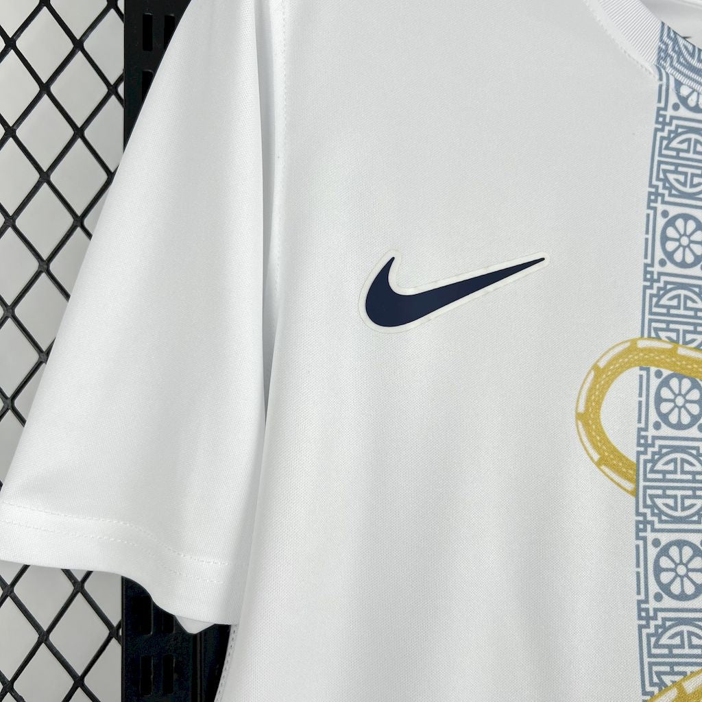 Camisa Tottenham 24/25 Pré-Jogo Ano Novo Chinês - (Torcedor)