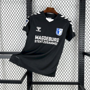 Camisa FC Magdeburg Black Edição-Comemorativa 24/25 - (Torcedor) Masculina