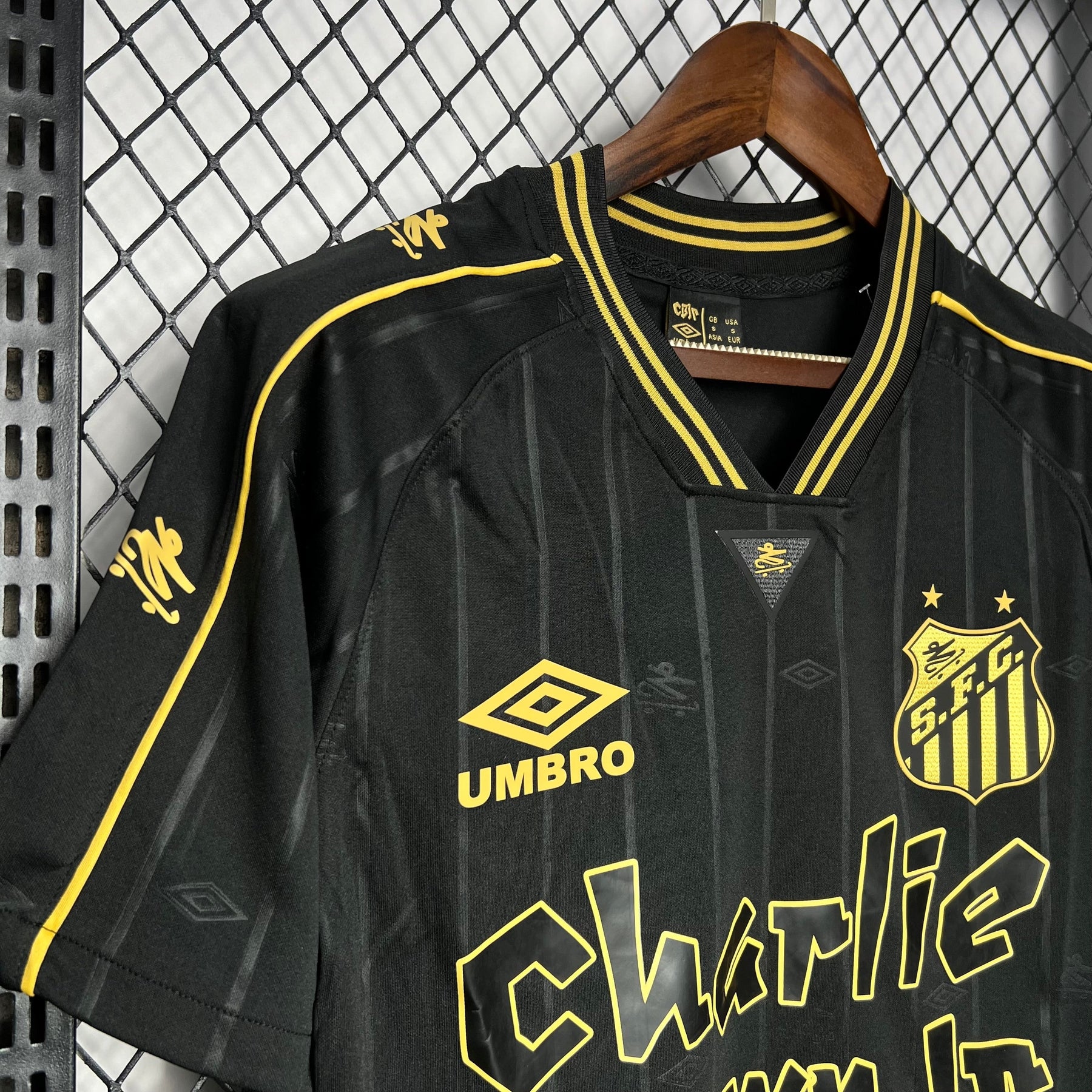 Camisa Santos Charlie Brown Jr 24/25 - Umbro (Torcedor) Masculina